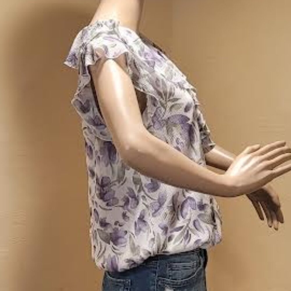 NWT Ember lilac and white v-neck with banded waist - Size Large - Picture 9 of 9